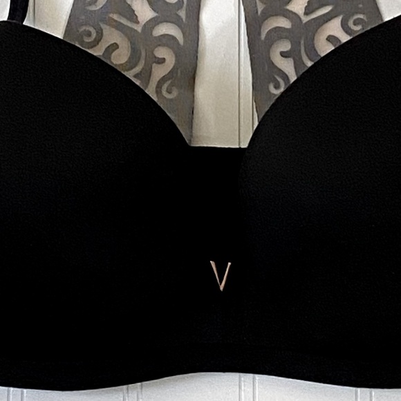 Victoria's Secret Black Bra with Gray Lace Detail - Picture 3 of 8